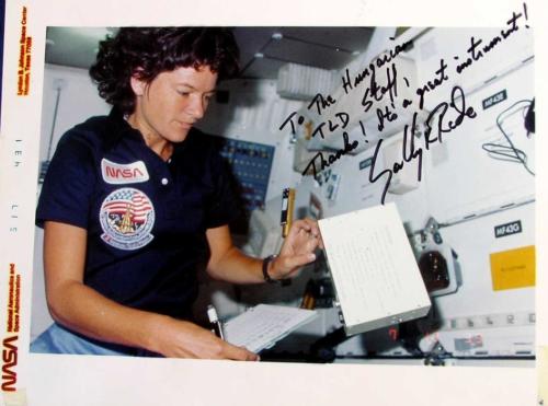 Sally Ride első női amerikai űrhajós a Pillével - Forrás: NASA
